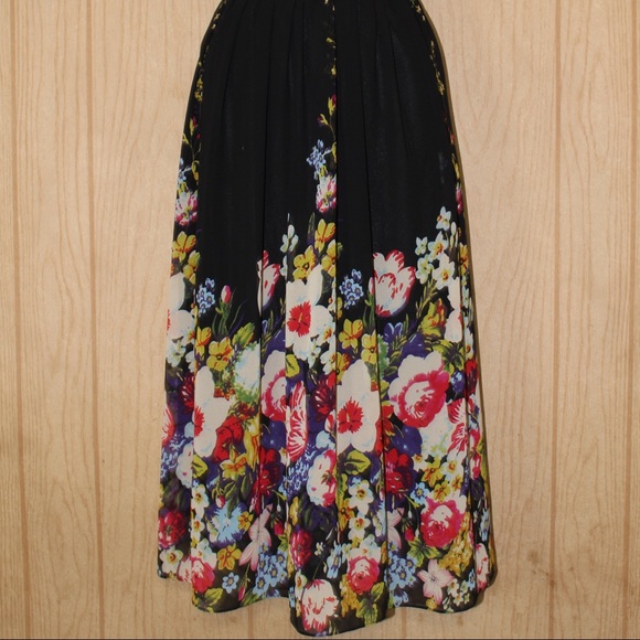 Ever Pretty Floral Black Gown. - Picture 2 of 2